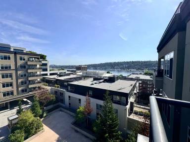 Main picture of 900 Aurora Ave N