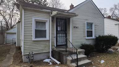 Main picture of 18717 Warwick St