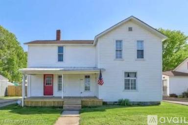Main picture of 4689 Center St