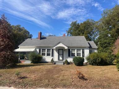 Main picture of 305 N Outerbridge St