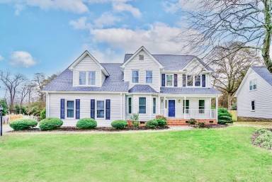 Main picture of 605 E Silverleaf St