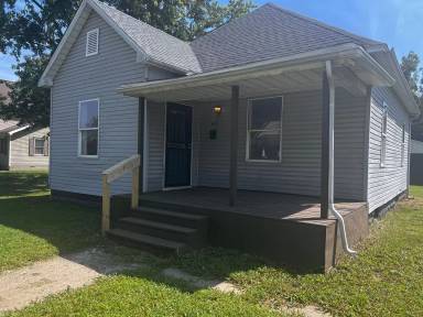 Main picture of 618 S 13th 1/2 St