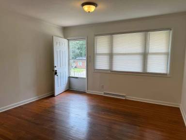 Main picture of 2820 Mary Ave