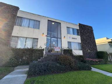 Main picture of 10914 National Blvd