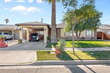 Main picture of 877 Oleander Ave