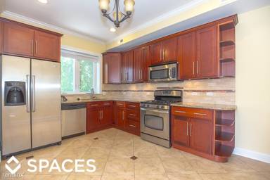Main picture of 1462 W Irving Park Rd