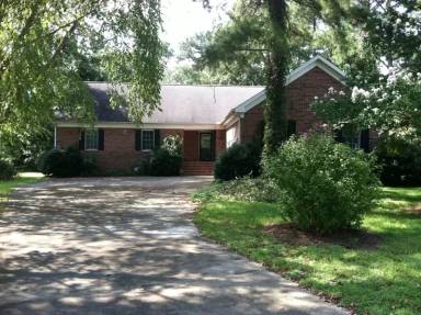 Main picture of 104 Lynn Pl