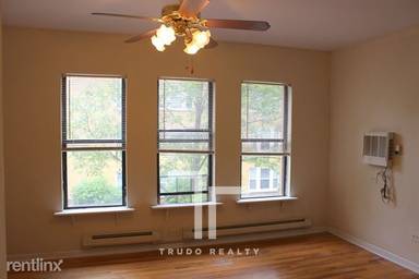 Main picture of 815-23 W Cornelia Ave