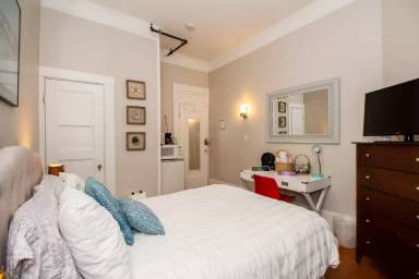 Main picture of 1015 Beacon St