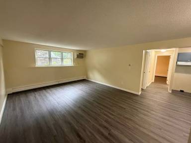 Main picture of 1290 East St