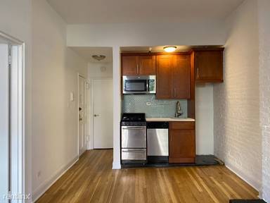Main picture of 204 E 76th St