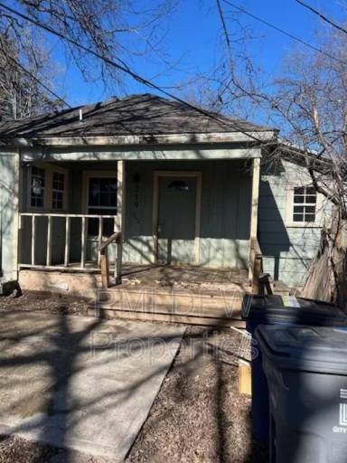 Main picture of 219 1/2 S Montreal Ave
