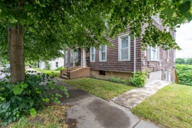 Main picture of 154 Oak St
