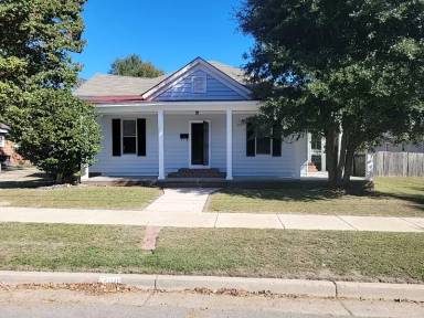 Main picture of 408 W Waddell St