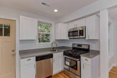Main picture of 737 Parker St