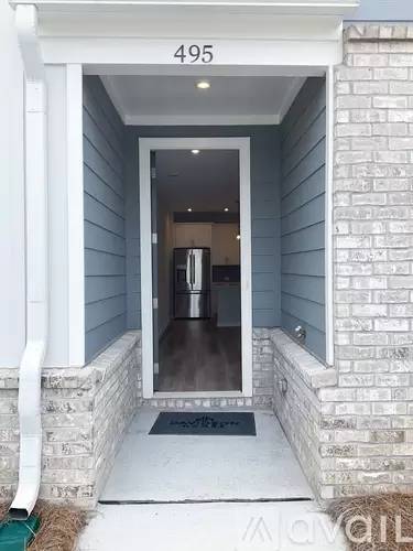 Main picture of 495 Crown Dr