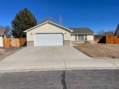 Main picture of 886 Henry Cir