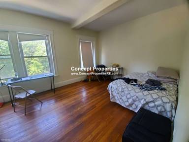 Main picture of 1589 Beacon St