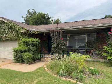 Main picture of 3333 NW 62nd St