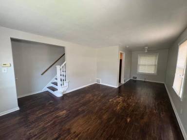 Main picture of 1568 E 256th St