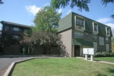 Main picture of 3535 S Pearl St
