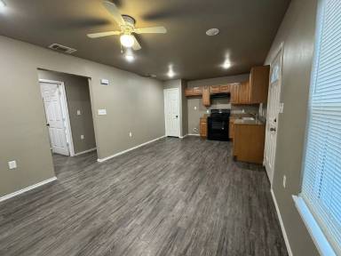 Main picture of 2813 E 2nd St