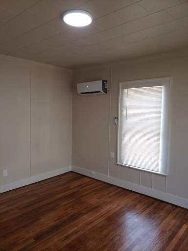 Main picture of 815 E Main St