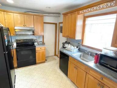 Main picture of 2 Meadowbrook Rd