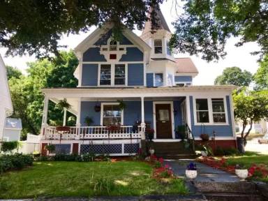 Main picture of 20 Spring St