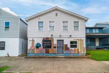 Main picture of 923 Sullivant Ave