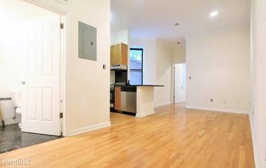 Main picture of 130 E 93rd St