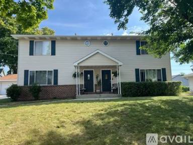 Main picture of 1512 S 101st St