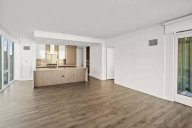 Main picture of 140 N Hill St
