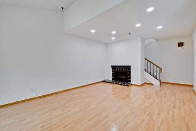 Main picture of Old Mill Condos