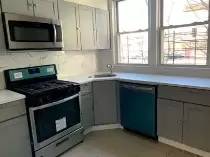 Main picture of 402 Halsted St