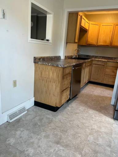 Main picture of 16 Elm St S