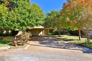Main picture of 2501 Derby Rd