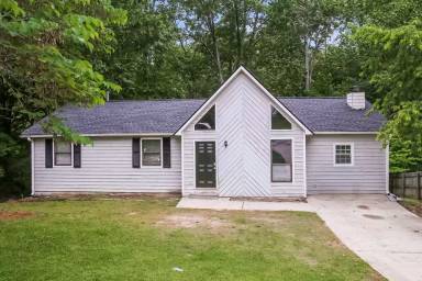 Main picture of 2597 Carol Cir