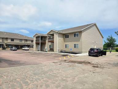 Main picture of 625 E Brian St