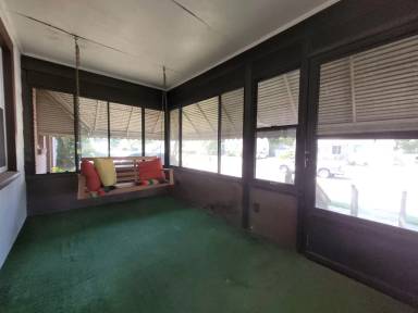Main picture of 617 Surry St