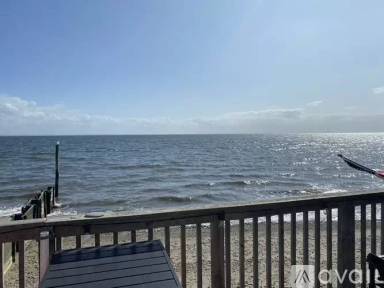 Main picture of 33 Shoreline Dr