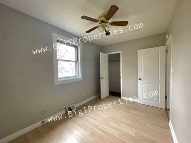 Main picture of 16 W Clairmont Dr