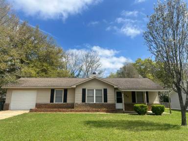 Main picture of 104 Blackhawk Dr