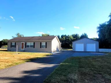 Main picture of 124 Dickens Ln