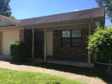 Main picture of 404 Valley Dr