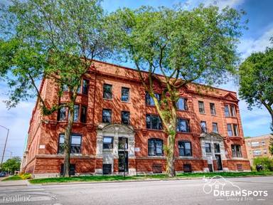 Main picture of 4752 S Michigan Ave