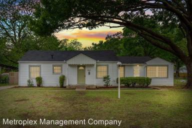 Main picture of 925 Churchill Rd