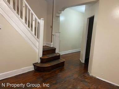 Main picture of 908 E Schiller St