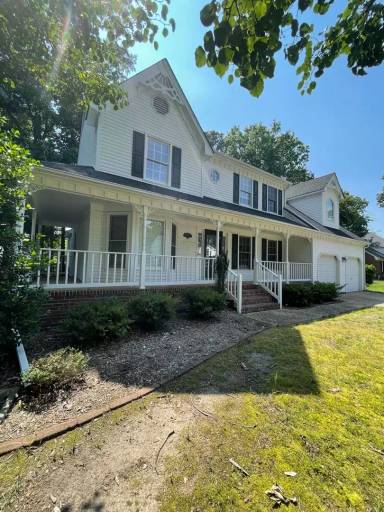Main picture of 403 Coach Hovis Dr