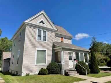 Main picture of 244 Maple St